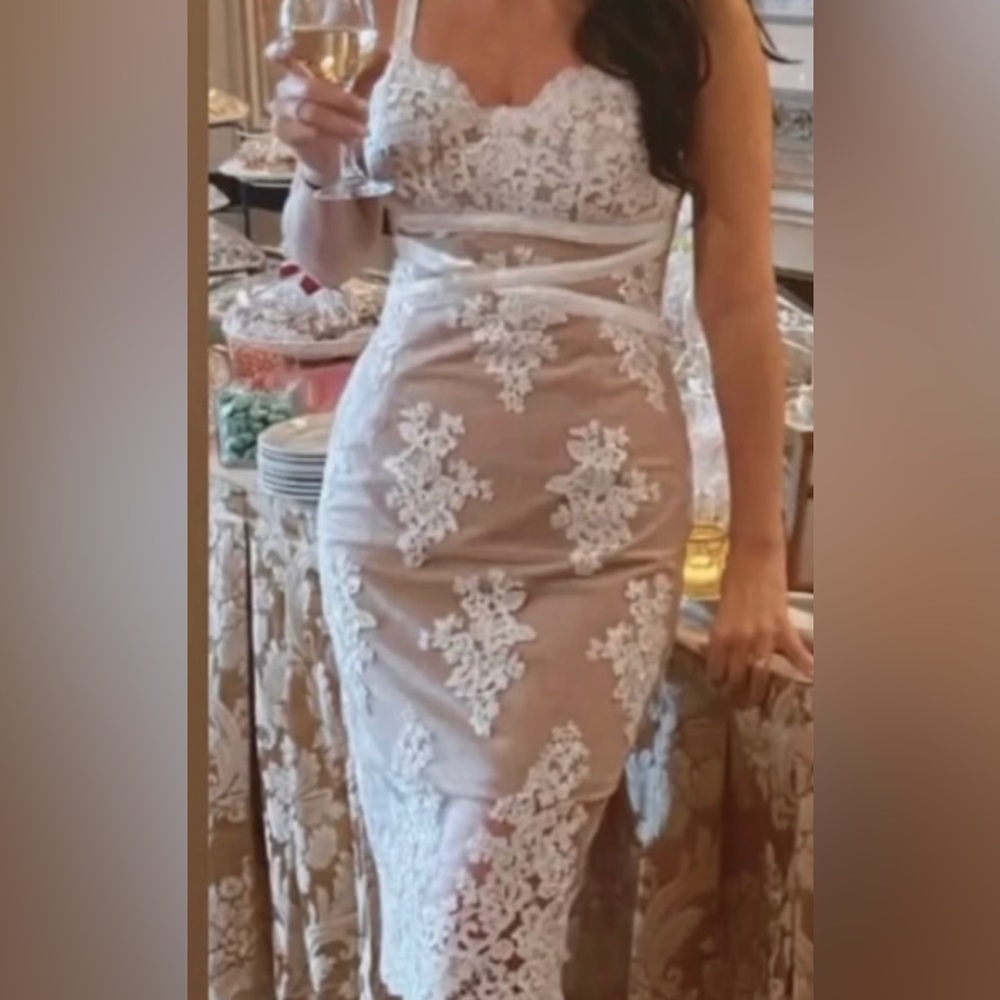 REDUCED 🔥LOWEST PRICE Bronx & Banco Beautiful Lace Midi Dress Fits 6-8 US
